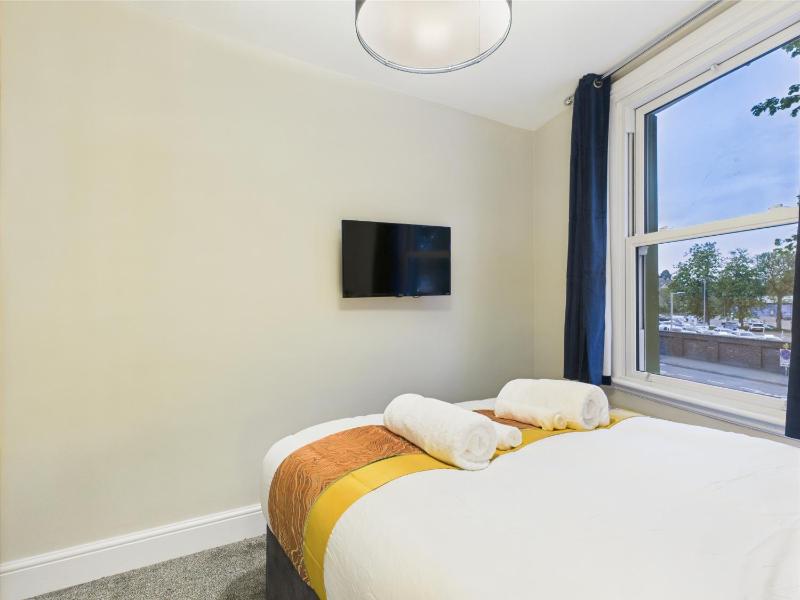 Queens Road by Signature Stays - Modern - Central - image 17
