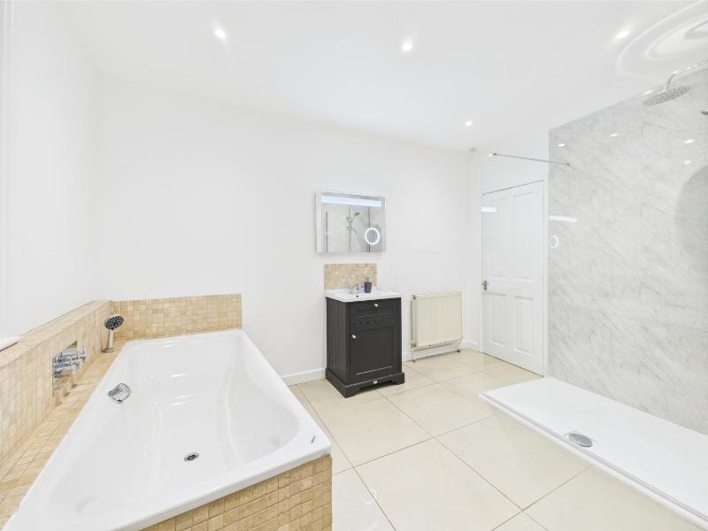 Queens Road by Signature Stays - Modern - Central - image 10