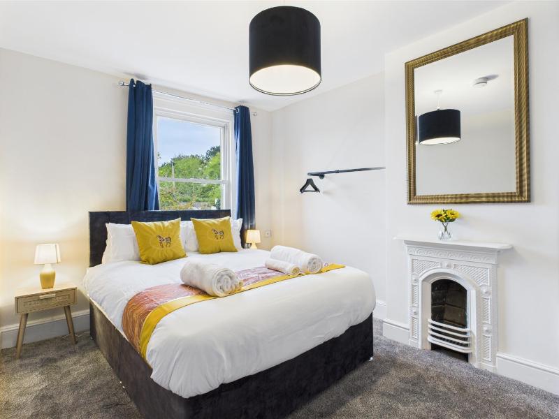 Queens Road by Signature Stays - Modern - Central - image 5
