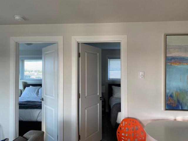 Two Queen Suite with Sofa bed - Kitchenette image 4