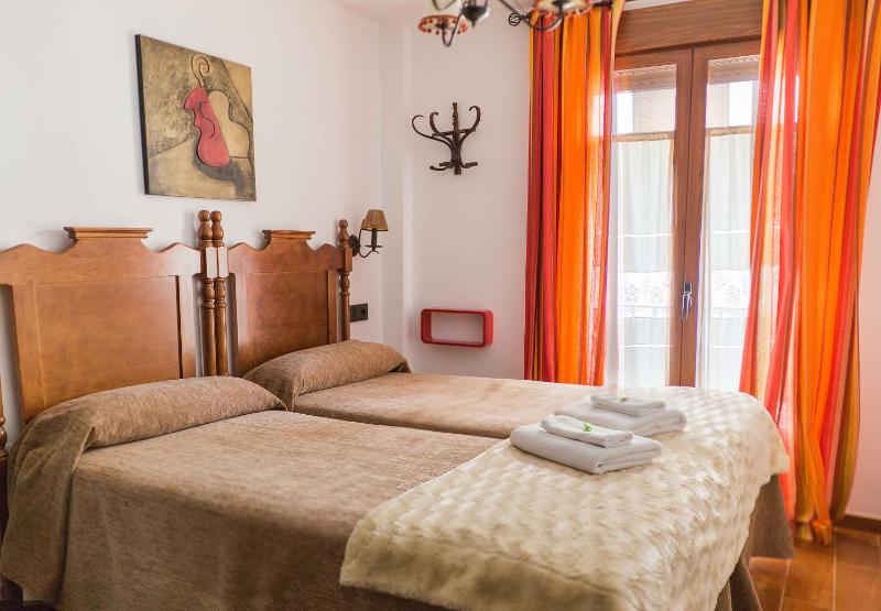 Two-Bedroom Apartment -Calle del Rojo 89/3 image 3