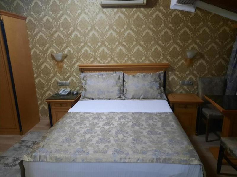 Twin Room with City View image 1