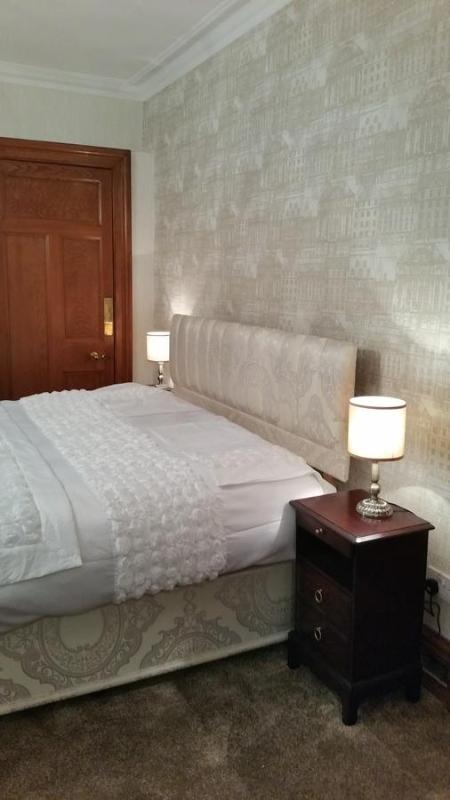 Superior King Room image 3