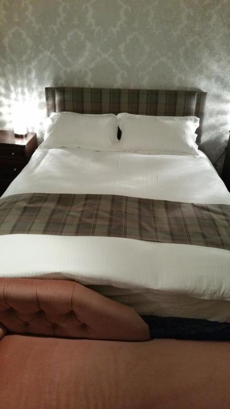 Superior King Room image 3