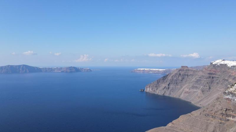 Deluxe Split Level Suite with Caldera View image 2