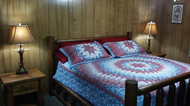 Three Bedroom Two Bathroom Cabin image 3