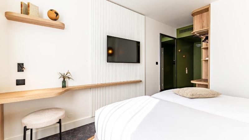 Classic Twin Room image 1