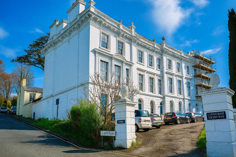 Nestee Serviced Apartments - Central Torquay - Pet Friendly - Harbour Views - image 5