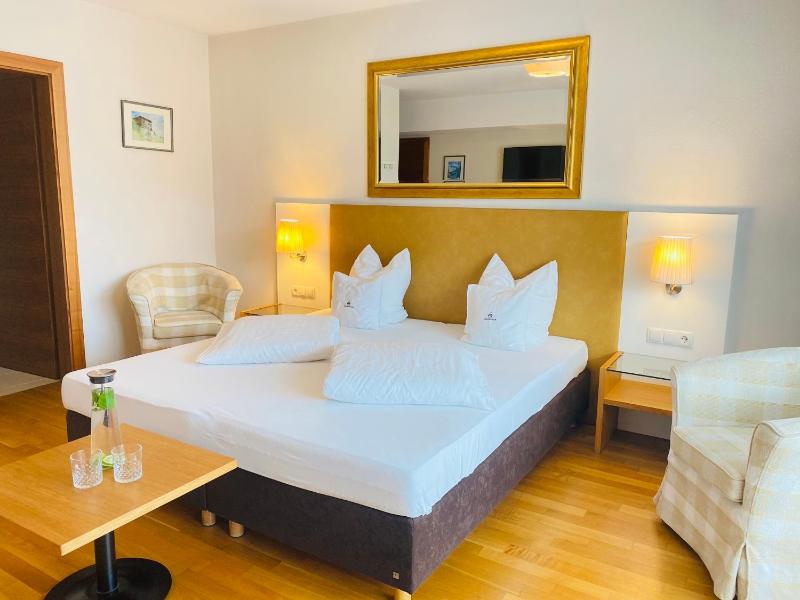 Deluxe Double Room image 3