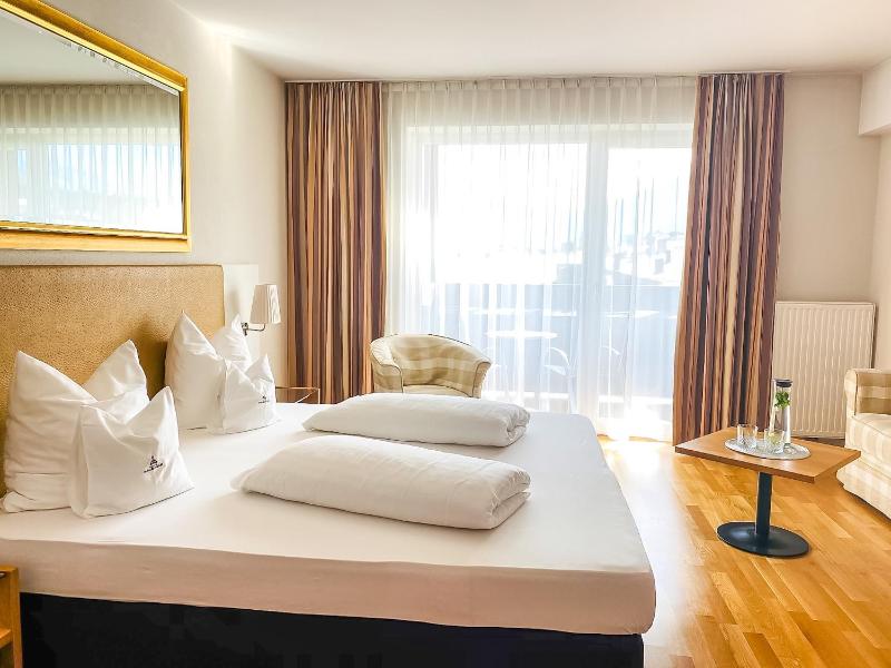 Deluxe Double Room image 4