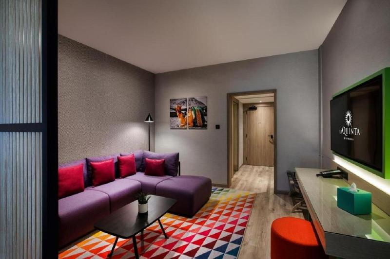 Junior Suite, 1 King Bed - Complimentary Transfer to La Mer Beach, Dubai Mall / Burj Khalifa Metro Station image 2