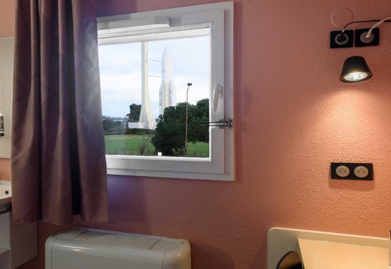 Double Room - Disability Access image 4