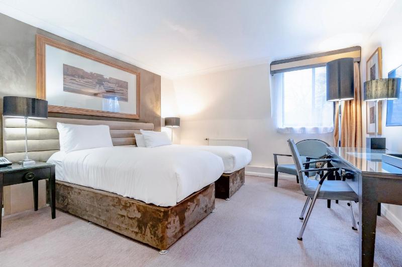 Superior Twin Room image 1