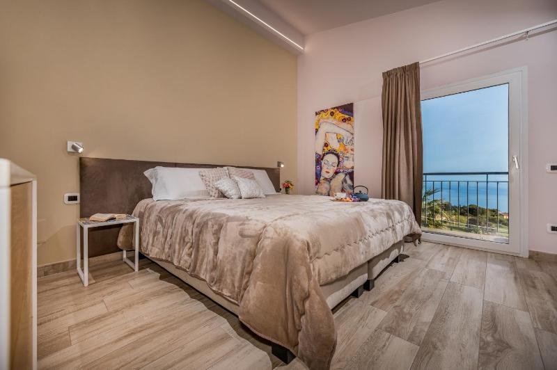 VILLA PROVENZA 12&4 Emma Villas - image 27