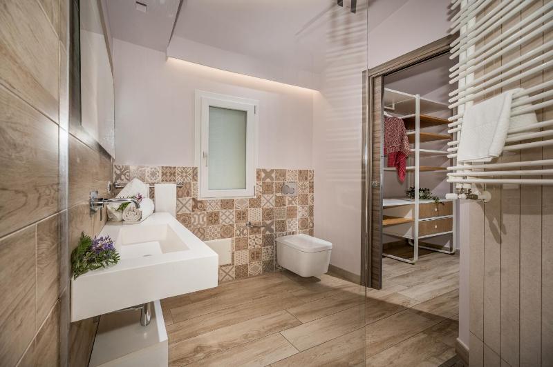 VILLA PROVENZA 12&4 Emma Villas - image 34