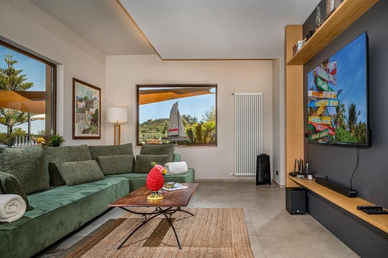 VILLA PROVENZA 12&4 Emma Villas - image 9