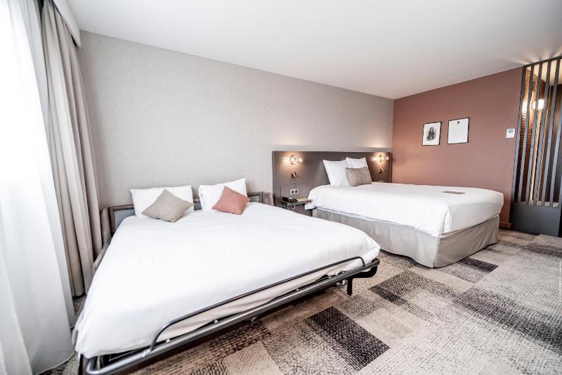 Superior Double Room with Garden View image 3