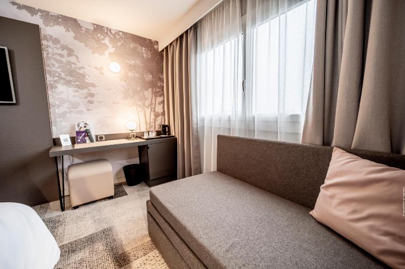 Superior Double Room with Sofa Bed image 4