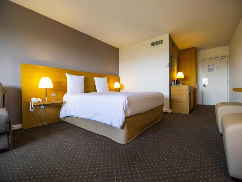 Standard Room with One Double Bed and One Double Sofa bed image 3