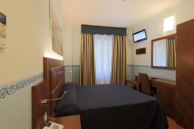 Double Room image 2