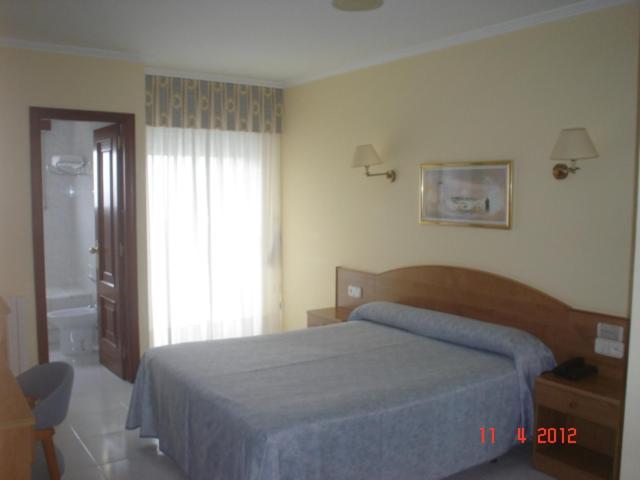 Double or Twin Room image 4