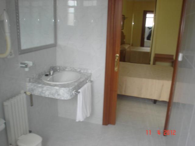 Triple Room (3 Adults) image 2