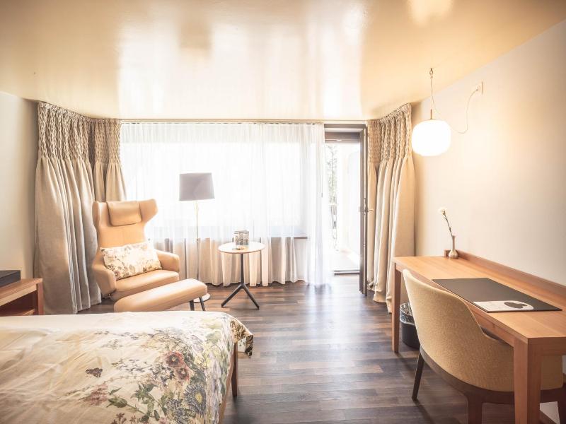 Standard Room with Balcony image 2