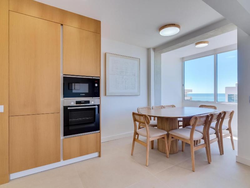 Art and Sea 2 bedroom apartment - image 4