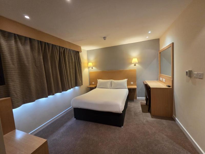 Standard Triple Room image 1