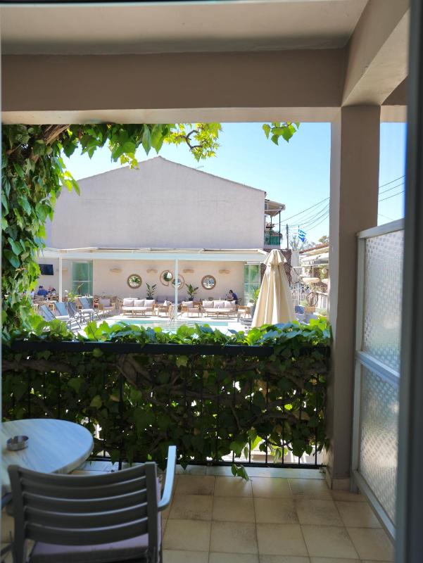 Family Room (2 Adults + 2 Children) image 2