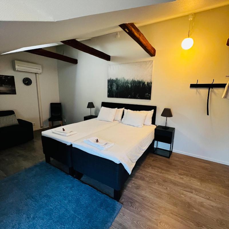 Double Room image 4
