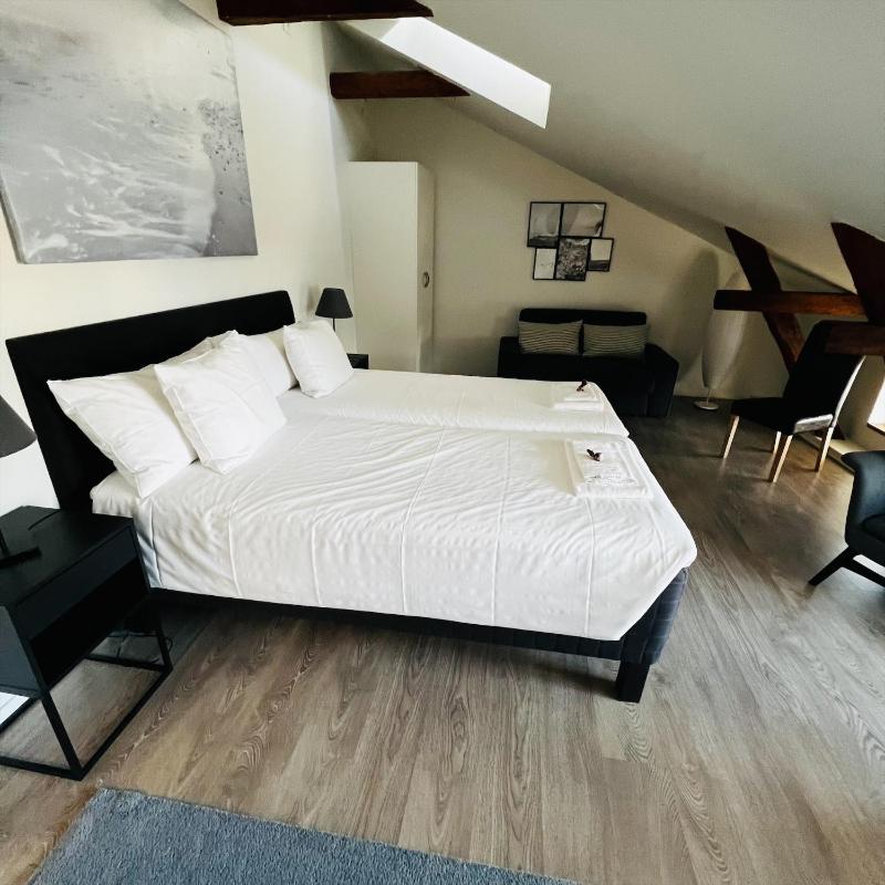 Double or Twin Room image 3