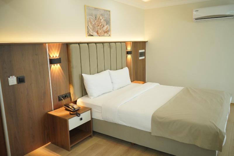 Deluxe Room image 2
