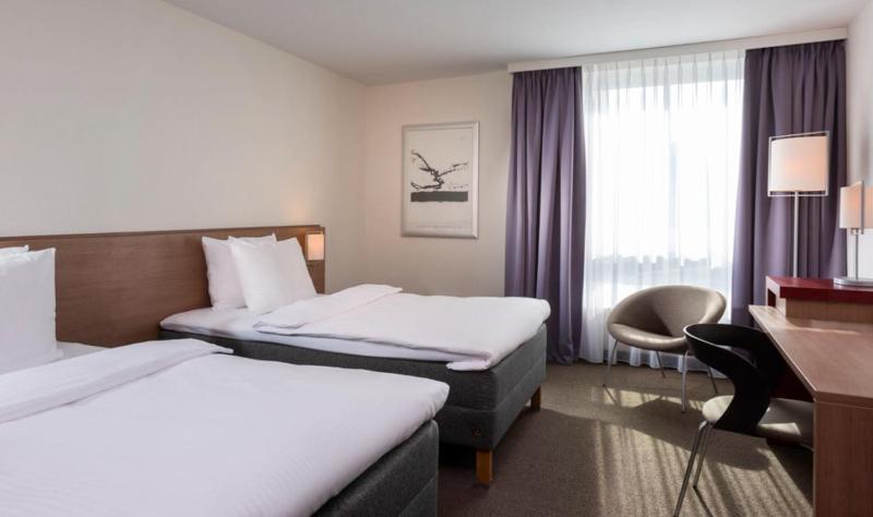 Twin Room image 4