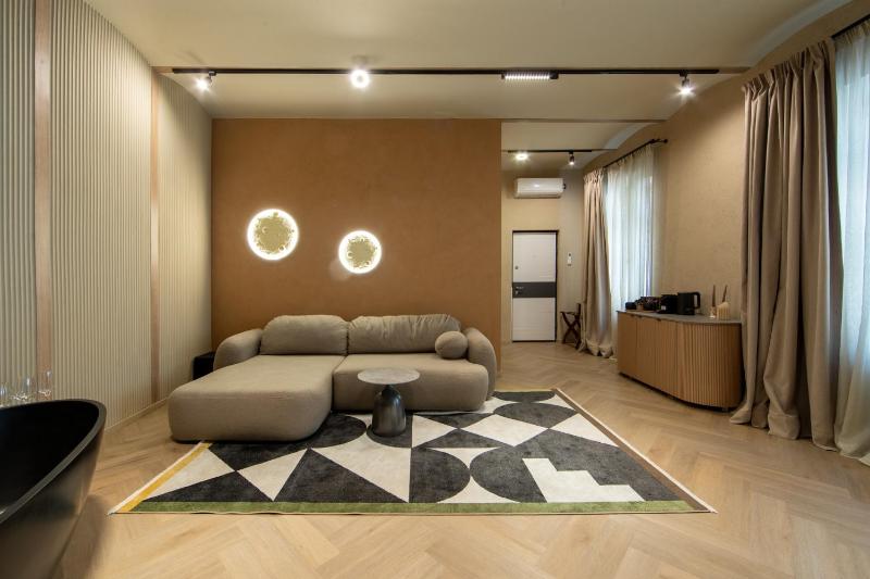 Deluxe Double Room with Bath (Annex) image 4