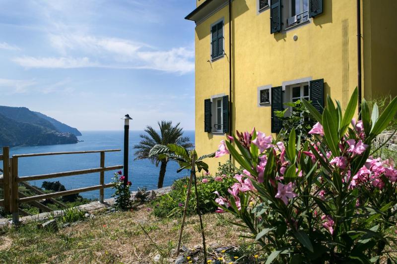 Family Room with Sea View image 4