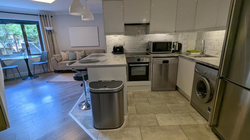 Upgraded & Slick 2BD Heart of City at Christchurch - image 2