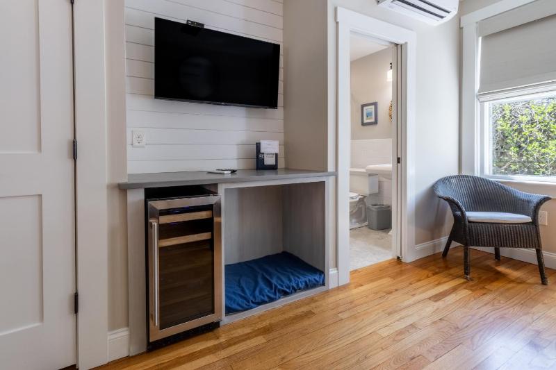 Room 4 image 2