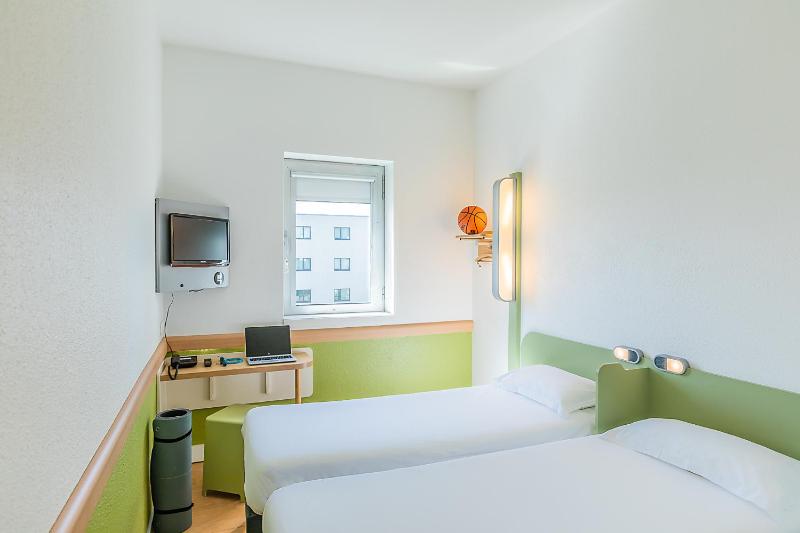 Classic Double Room image 2