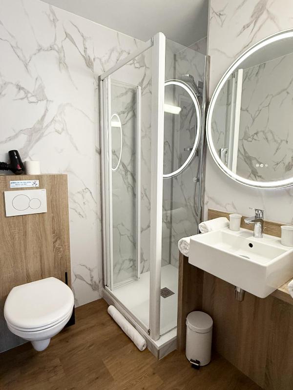 Standard Double Room City Side image 3