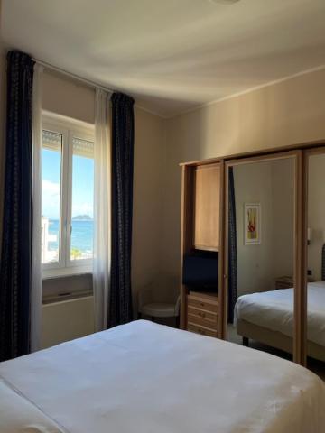 Superior Single Room with Sea View image 3