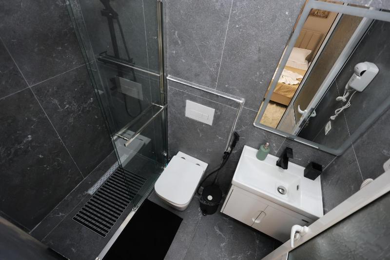 Berat Central Studio 2 - image 15