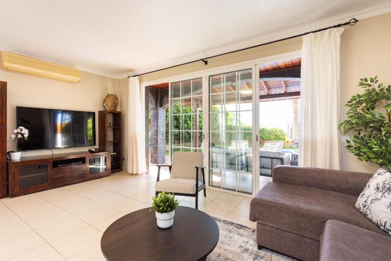 Villa Paraíso del Mar con piscina privada - image 2