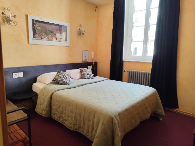 Small Double Room image 4