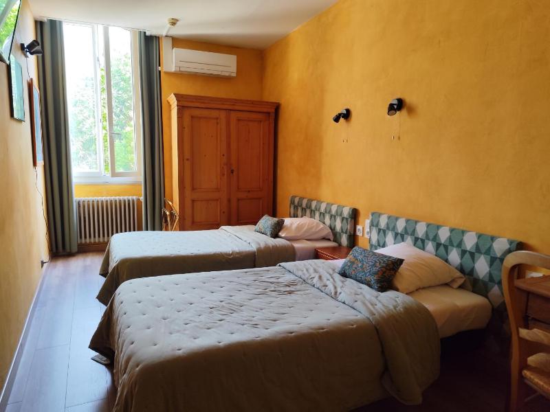 Standard Twin Room image 1