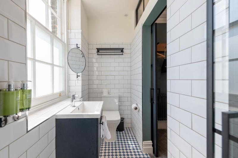 Double Room with Private Bathroom image 3