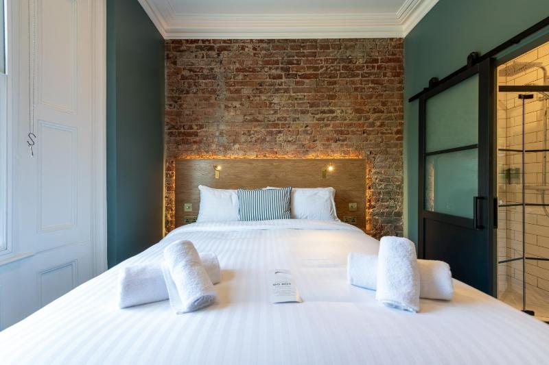 Double Room with Private Bathroom image 4