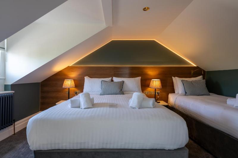 Large Double Room image 3