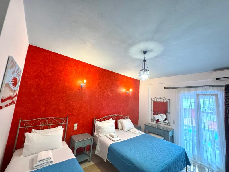 Triple Room with Pool View image 1