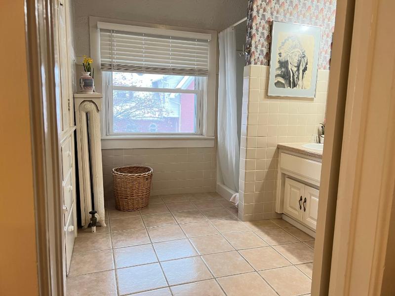 Deluxe Double Room with Bath image 2